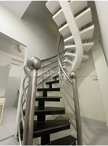  Cho thuê nguyên căn nhà, vị trí đẹp, mặt tiền KD các ngành hàng