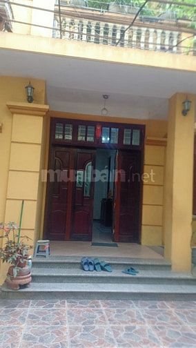 Bán biệt thự gần Hồ Tây,khuôn viên rộng rãi, thoáng mát.