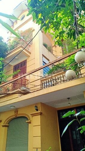 Bán biệt thự gần Hồ Tây,khuôn viên rộng rãi, thoáng mát.