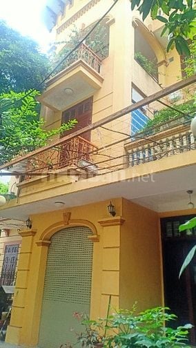 Bán biệt thự gần Hồ Tây,khuôn viên rộng rãi, thoáng mát.