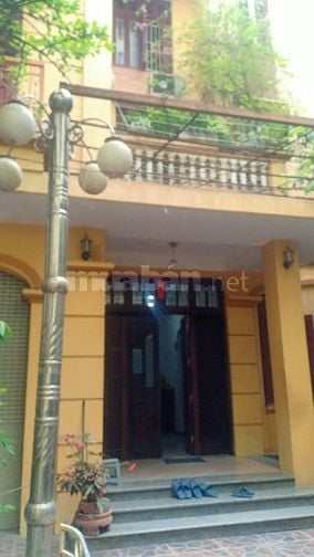 Bán biệt thự gần Hồ Tây,khuôn viên rộng rãi, thoáng mát.