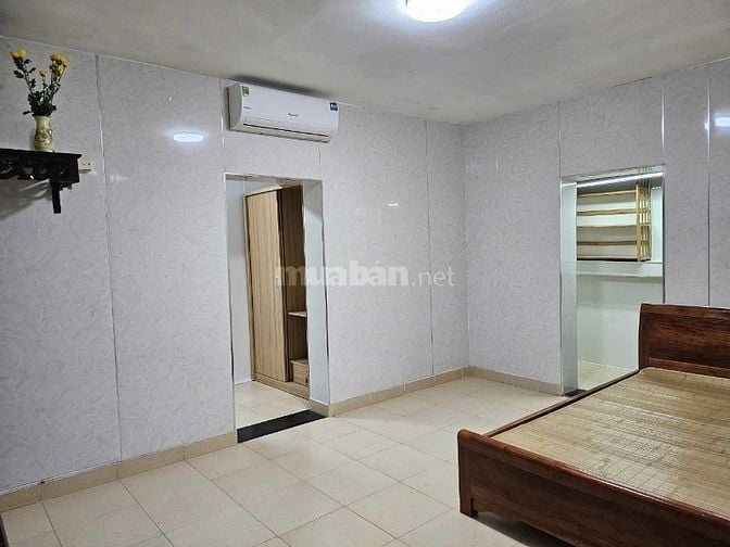 Cho thuê nhà tập thể phố Hào Nam, Đồng Đa 