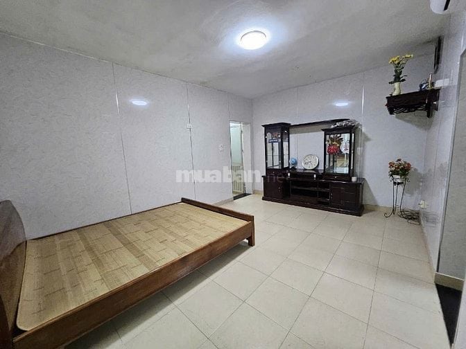 Cho thuê nhà tập thể phố Hào Nam, Đồng Đa 