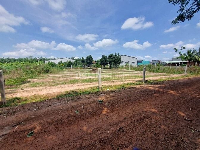 10x28 full thổ cư. Đường thông. Gần KCN. 8xx tr. Còn TL mạnh 