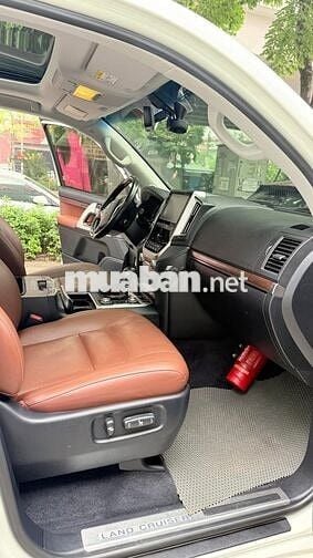 Bán Toyota Land Cruiser 4.6 VXR Trung Đông 2018