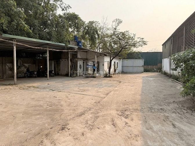 Cho thuê kho ngay cầu Thanh Trì: 270m2, giá 22tr