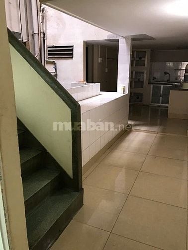 BÁN NHÀ C/C 100 HÙNG VƯƠNG, PHƯỜNG 9 QUẬN 5 (Lầu 2, thang bộ