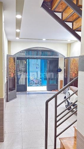 Bán nhà 2 mặt hẻm khu dân cư trung tâm & yên tĩnh.