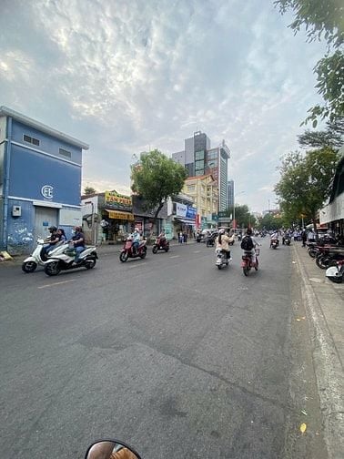 NHÀ MẶT TIỀN DIỆN TÍCH SIÊU ĐẸP - GIÁ TỐT NHẤT TRỤC 