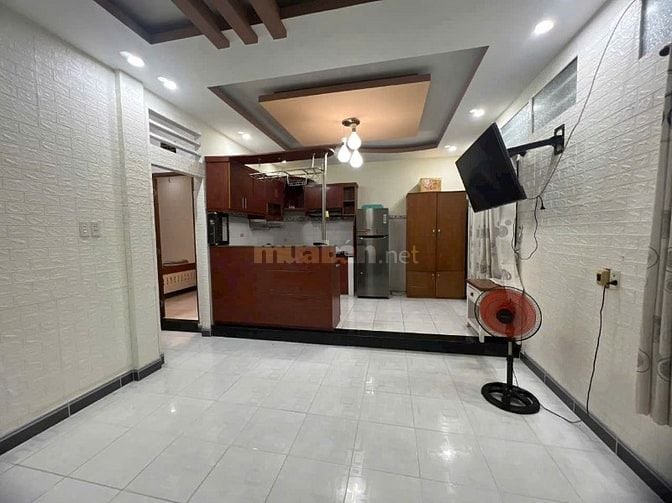 C/c Đặng văn Ngữ,P13,Phú Nhuận:2p ngủ, 2wc, Nội thất,11tr