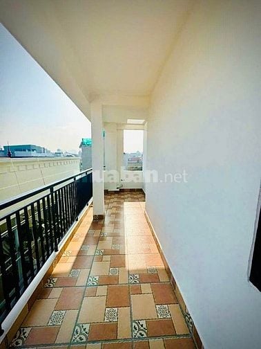 Nhà mới nhỉnh 6đ, tiện ích bạt ngàn, Ô tô đỗ cửa, gần Aeon mall LB