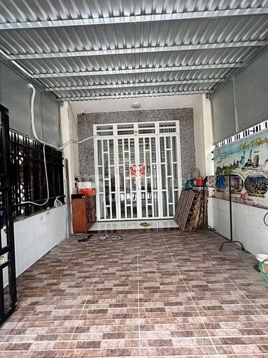 Ngộp! Bán gấp căn nhà gần chùa Hoằng Pháp, hóc môn 87m2 SHR. Giá 880tr