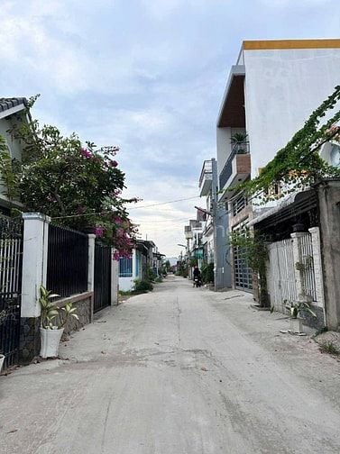 Ngộp! Bán gấp căn nhà gần chùa Hoằng Pháp, hóc môn 87m2 SHR. Giá 880tr