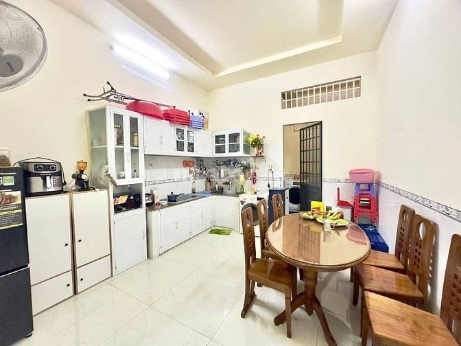 Ngộp! Bán gấp căn nhà gần chùa Hoằng Pháp, hóc môn 87m2 SHR. Giá 880tr