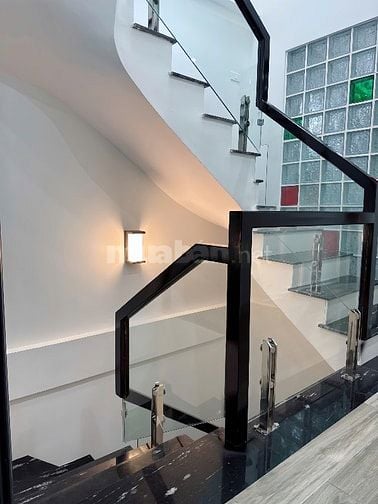 Bán nhà mới full nội thất 4 ngủ, gần ô tô đỗ