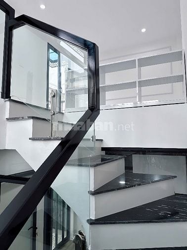 Bán nhà mới full nội thất 4 ngủ, gần ô tô đỗ