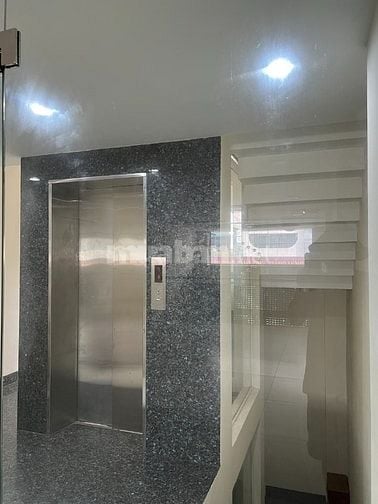 Cho thuê 3 Tầng: Tầng trệt, tầng lửng, Lầu 1, Toà nhà Huỳnh Văn Bánh