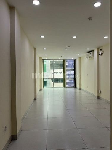 Cho thuê 3 Tầng: Tầng trệt, tầng lửng, Lầu 1, Toà nhà Huỳnh Văn Bánh