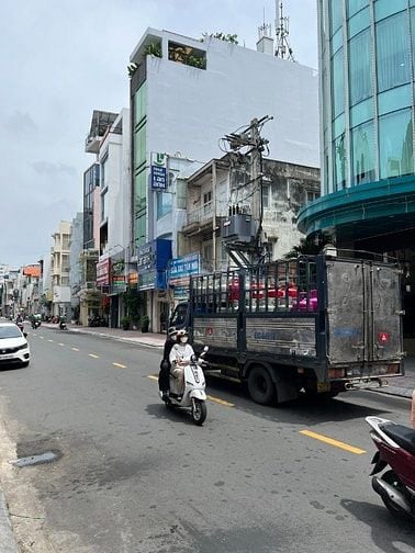 Cho thuê 3 Tầng: Tầng trệt, tầng lửng, Lầu 1, Toà nhà Huỳnh Văn Bánh