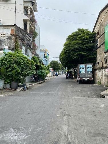 Bán nhà mặt tiền đường Thành Thái, P14, Quận 10. DT: 4.1x33m, DTCN:82