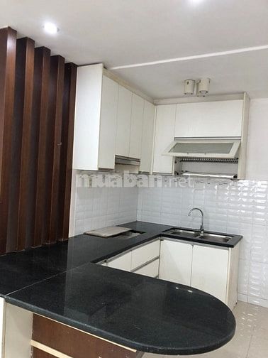 Bán căn hộ lầu 2 c/cư Lý Văn Phức, P.Tân Định, Quận 1 giá 2.15 tỷ 