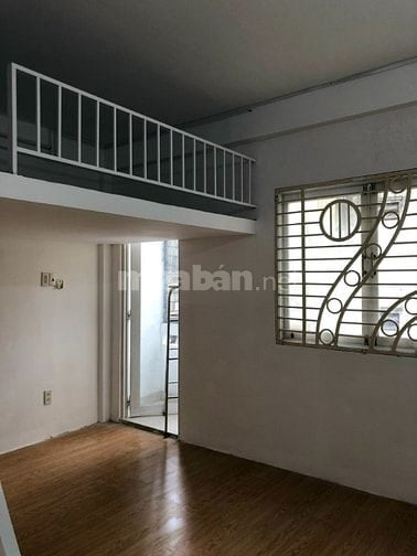 Bán căn hộ lầu 2 c/cư Lý Văn Phức, P.Tân Định, Quận 1 giá 2.15 tỷ 