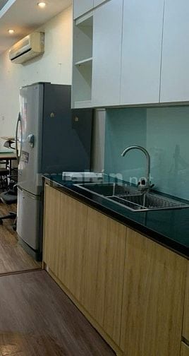 Cho thuê nhà số 100 phố Lò Đúc, giữa trung tâm thành phố, tầng 3, 23m2