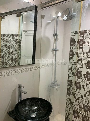 Cho thuê nhà số 100 phố Lò Đúc, giữa trung tâm thành phố, tầng 3, 23m2