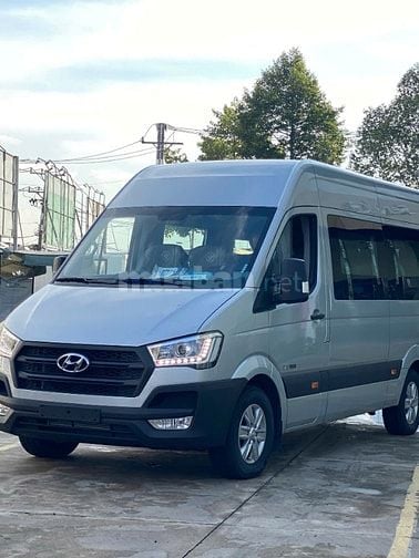 Xe Hyundai Solati new, xe đẹp lung linh, giá thân thương