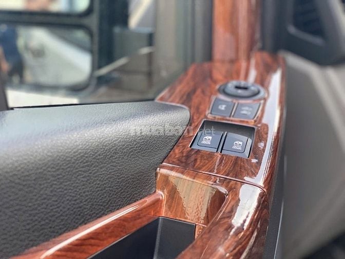 Xe Hyundai Solati new, xe đẹp lung linh, giá thân thương