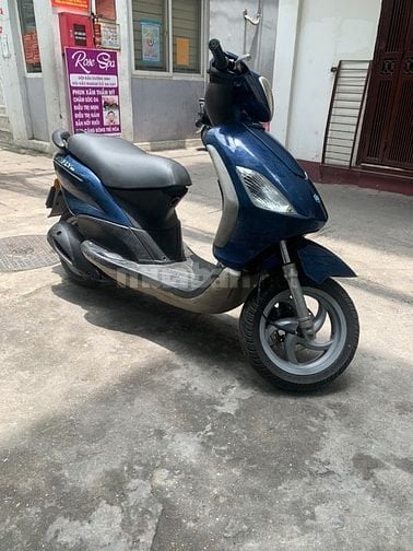 Cần bán xe Piaggio Fly 125cc màu xanh tím, biển 29D1, xe rất đẹp