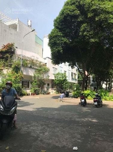 CHO 1 NỮ THUÊ TẦNG 1 CÓ BAN CÔNG