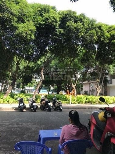 CHO 1 NỮ THUÊ TẦNG 1 CÓ BAN CÔNG