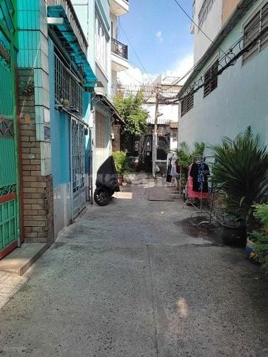 CHO 1 NỮ THUÊ TẦNG 1 CÓ BAN CÔNG