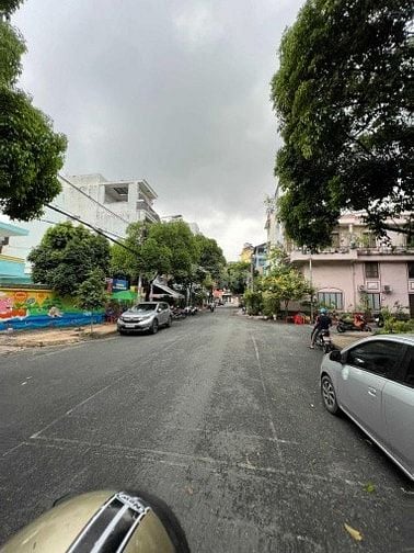 CHO 1 NỮ THUÊ TẦNG 1 CÓ BAN CÔNG
