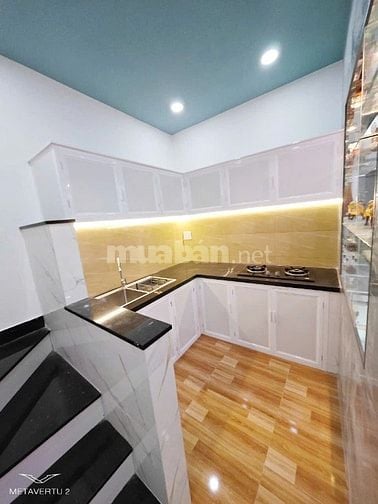 Bán nhà ngay chợ Đầm-DT32m2-2tầng-2PN-vạn thạnh-Nha Trang - chỉ 2 ty 4