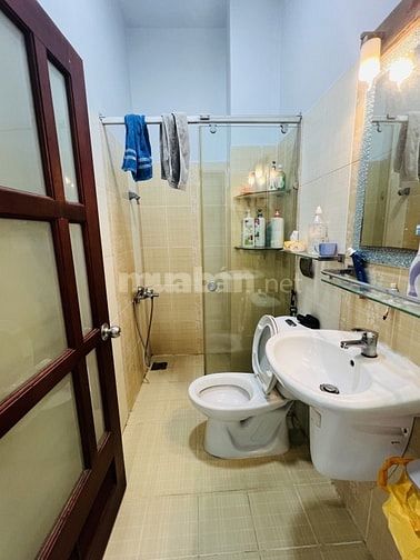 Giảm 2 tỷ, Bán gấp nhà 100m 4 tầng HXH Nguyễn Văn Trỗi, Phú Nhuận
