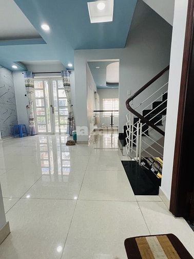 Giảm 2 tỷ, Bán gấp nhà 100m 4 tầng HXH Nguyễn Văn Trỗi, Phú Nhuận