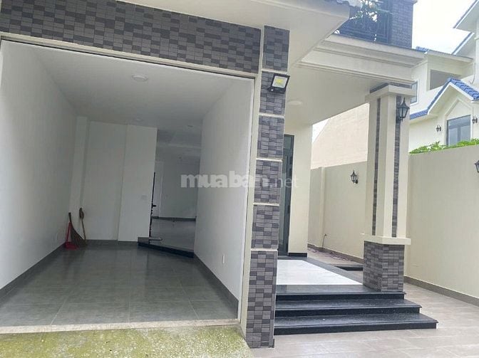 Bán nhà mặt tiền D31 Phước Long B quận 9 giá 22 tỷ