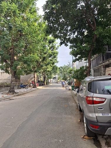 Bán nhà mặt tiền D31 Phước Long B quận 9 giá 22 tỷ