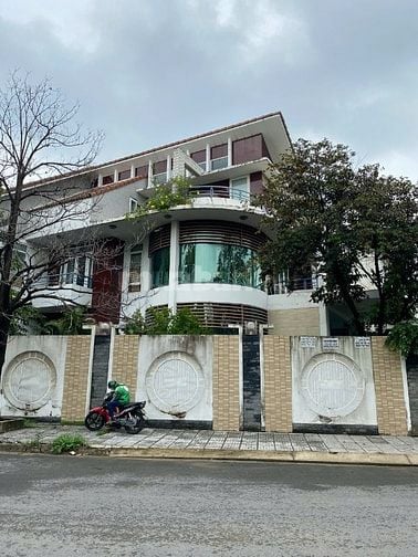 BIỆT THỰ CĂN GÓC MŨI TÀU_ĐẶNG THÙY TRÂM, P13_DT: 18x17m, 4 TẦNG