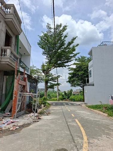 Bán nền Mạnh Tiến Phát đường 8 Long Phước