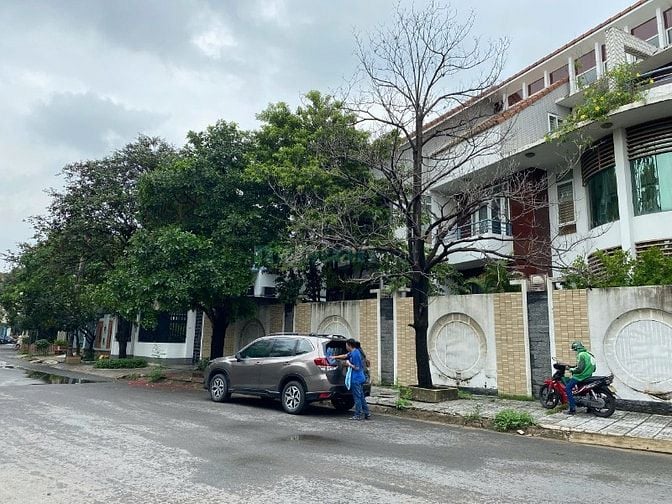 BIỆT THỰ CĂN GÓC MŨI TÀU_ĐẶNG THÙY TRÂM, P13_DT: 18x17m, 4 TẦNG