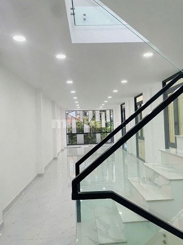 Cho thuê nhà mặt đường kinh doanh đường Cách mạng tháng 8, P4, Quận 3