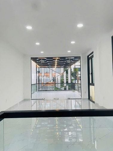 Cho thuê nhà mặt đường kinh doanh đường Cách mạng tháng 8, P4, Quận 3