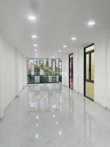 Cho thuê nhà mặt đường kinh doanh đường Cách mạng tháng 8, P4, Quận 3