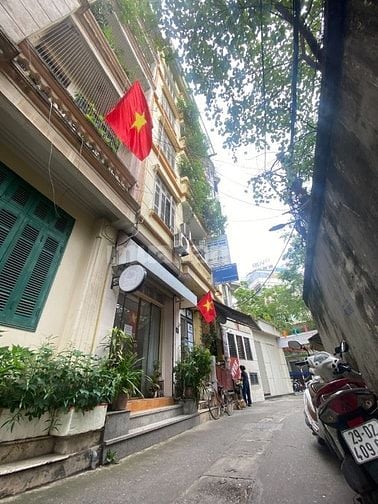 Cho thuê tầng 1 nhà ngõ 2 Hoa Lư, Hai Bà Trưng, DT 20m2, ô tô đỗ cửa