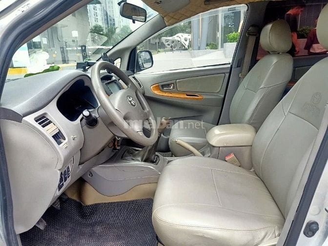 Bán rẻ TOYOTA INNOVA G XỊN 2010 độ full options rất đẹp!