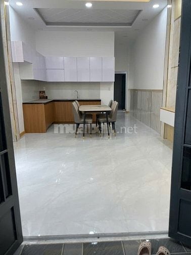 Nhà chính chủ cần bán, giao ngay trong 1 nốt nhạc ạ.