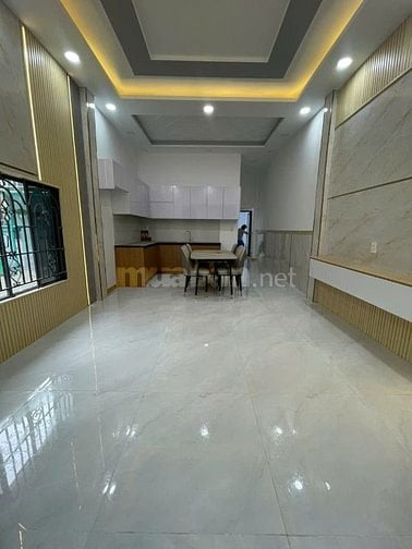 Nhà chính chủ cần bán, giao ngay trong 1 nốt nhạc ạ.